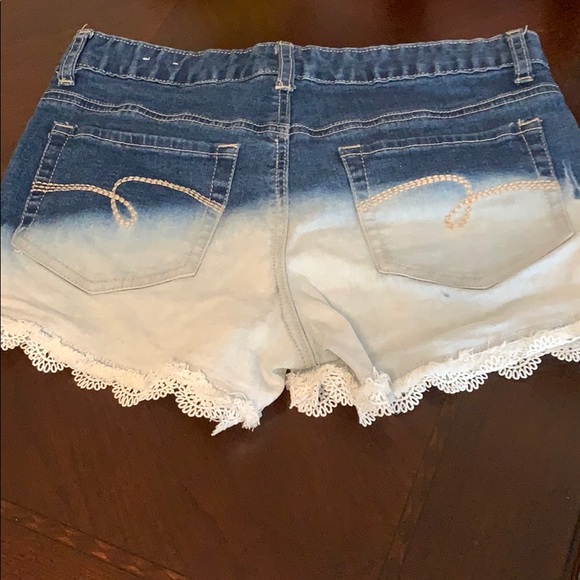 Kids size jean shorts - Picture 2 of 3